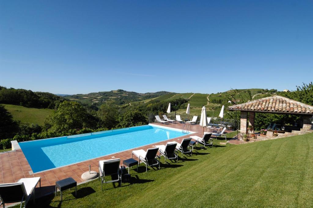 La Maragliana Aparthotel Castel Rocchero ภายนอก รูปภาพ