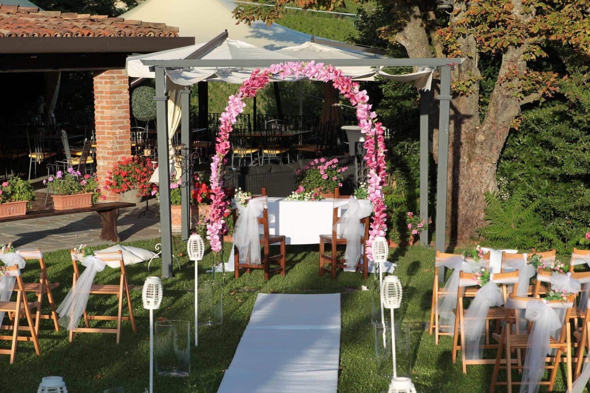 La Maragliana Aparthotel Castel Rocchero ภายนอก รูปภาพ