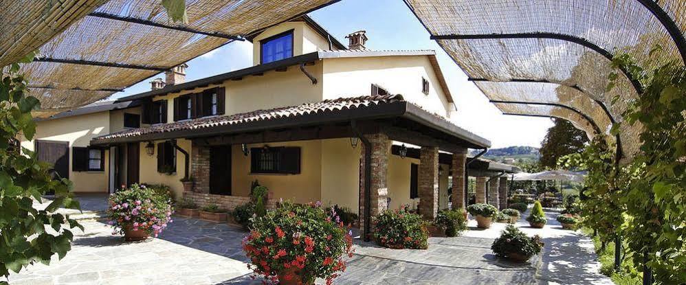 La Maragliana Aparthotel Castel Rocchero ภายนอก รูปภาพ
