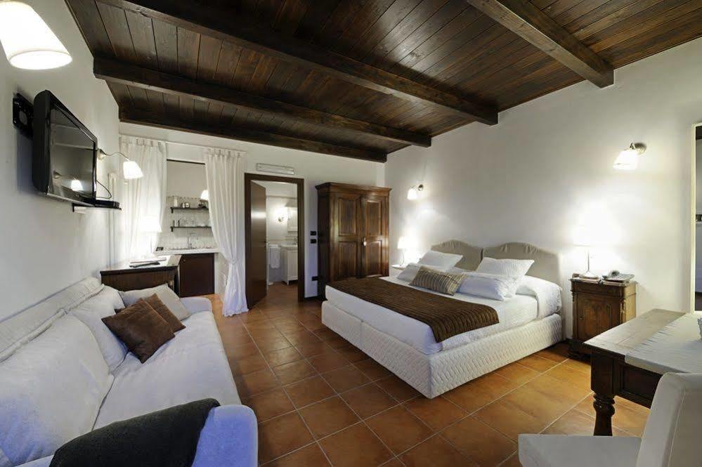 La Maragliana Aparthotel Castel Rocchero ภายนอก รูปภาพ