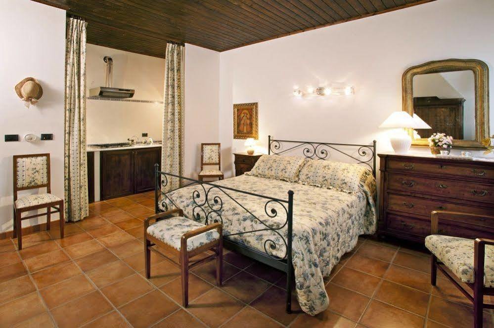 La Maragliana Aparthotel Castel Rocchero ภายนอก รูปภาพ